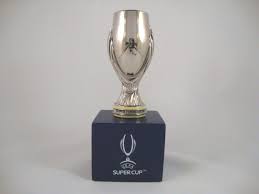 A trophy of pauline appears in both super smash bros. Uefa Super Cup Trophy 70mm With Podest Buy Online In Angola At Angola Desertcart Com 152005496