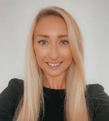 Leslie Plant's Instagram, Twitter & Facebook