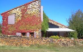 Selección de casas rurales segovia, turismo rural de calidad en castilla y león. The Meadow House La Casa Del Prado Martin Munoz De Ayllon Riaza Segovia Segovia Red And Black Towns