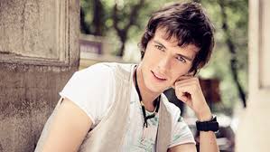 Página oficial de camilo sesto. El Hijo De Camilo Sesto Toma Las Riendas De Sus Finanzas Y 5y5lv