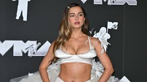 Addison Rae Has a White Swan Moment at the 2024 MTV VMAs | Vogue