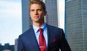 We like to stick to solid shades and neutral colours such as black or navy, but you might prefer the red tie and navy suit combination, which works just as well. Dark Blue Suit Light Blue Shirt What Color Tie Shop Clothing Shoes Online