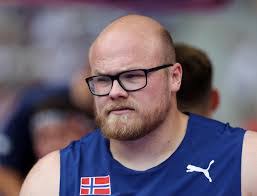 Tracy Miley's Instagram, Twitter & Facebook