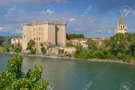 Die liste europäischer freilichtmuseen ist eine auflistung von freilichtmuseen nach ländern. Blick Auf Die Burg Von Konig Rene Und Die Kirche St Martha Vom Gegenuberliegenden Ufer Der Rhone Tarascon Frankreich Lizenzfreie Fotos Bilder Und Stock Fotografie Image 76983496