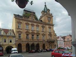 Zu den kulturdenkmälern gehören insbesondere die klöster plasy und kladruby , die burgen radyně , švihov , burg kašperk , rabí , velhartice und die schlösser kaceřov , horšovský týn , kozel und manětín. Krasne Cesko Turisticky Pruvodce S Rozsahlou Databazi Ubytovani Restauraci Pamatek A Sportovist
