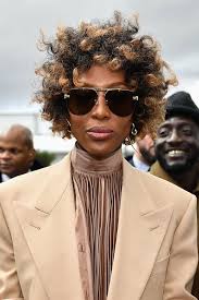 And Here S How She Styled Her Hair Just 1 Day Later Naomi Campbell Hair Naomi Campbell Black Hair Magazine