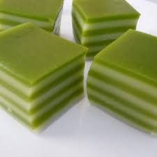 Enak dan manisnya kue ini akan senantiasa memanjakan lidah kue lapis terbuat dari tepung beras, tepung kanji ataupun perpaduan dari kedua bahan tersebut. Kue Lapis Tepung Beras Kukus Python