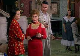 «مكنتش بعمل كحل عيني في ليالي الحلمية بس كنت بعمل كحل في هوانم جاردن سيتي، وموجود عندي مخزن في بيتي بكل الحاجات اللي مثلت بيها، وأحيانا أدخل مزاد خيري أتبرع. Ù‡ÙˆØ§Ù†Ù… Ø¬Ø§Ø±Ø¯Ù† Ø³ÙŠØªÙ‰ Ø¹Ù„Ù‰ Ø§Ù„Ø£ÙˆÙ„Ù‰