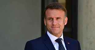 Macron Ignoré! Ancien Ministre Claque la Porte: Scandale à l'Élysée!
