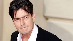 Charlie Sheen abusó sexualmente de Corey Haim, acusa Corey Feldman