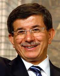 Başbakanlığı görevini sürdüren ahmet davutoğlu göreve dışişleri başkanlığı sonrası gelmiştir. Ahmet Davutoglu World Economic Forum