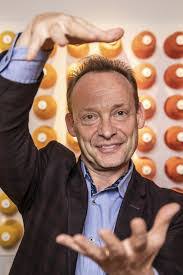 Barry Bicknell's Instagram, Twitter & Facebook