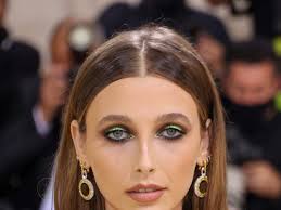 Emma Chamberlain's neon green eyeliner was my Met Gala highlight