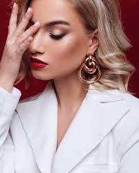 Eva Mccracken's Instagram, Twitter & Facebook