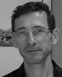 Time delay estimation by a modified orthogonal matching pursuit method for  rough pavement