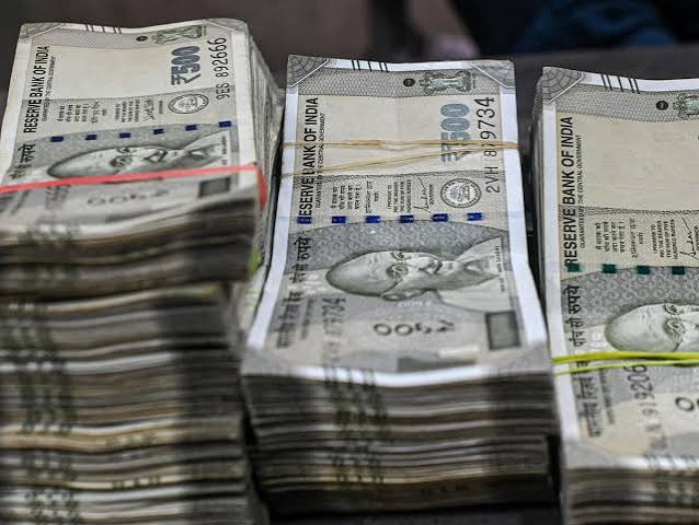 Currency circulation rises 5.8% as ₹2,000 note impact fades: RBI | Economy & Policy News - Business Standard