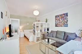 A clever studio apartment design hack is to keep paint colors light. Pinterest Amenager Un Studio Ou Une Petite Surface Apartment Room Apartment Living Room Apartment Layout