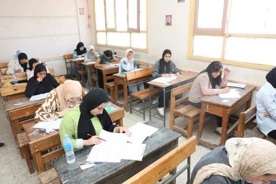 طلاب الثانوية العامة بالمنيا يؤدون امتحان اللغة العربية دون شكاوى