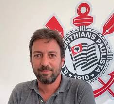 Candidato a presidente, Duílio Monteiro Alves tem longa relação com o  Corinthians