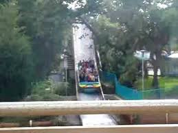 Look before you book your flight, so you don't get caught out. Six Flags Over Texas Aquaman Splashzone Youtube