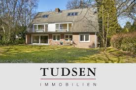 Bevor man in hamburg ein haus verkaufen kann, muss man als verkäufer zwingend für sein wohnhaus einen energieausweis ausstellen lassen! Haus Zum Verkauf Huusbarg 58 22359 Hamburg Volksdorf Mapio Net