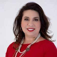 Della Fay's Instagram, Twitter & Facebook