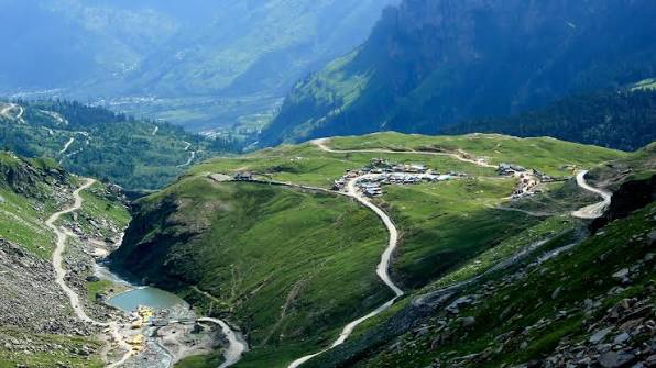 Rohtang Pass, a Himalayan snow paradise, a stop on the Delhi to Manali Tempo Traveller route