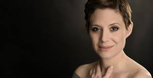 Február 14., 18:00 a lap szövege creative commons nevezd meg! Szinetar Dora Ugy Nottem Fel Hogy Az Ember Olvas Konyves Magazin