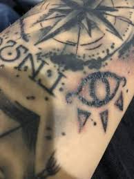 Wie lange muss das pflaster nach dem tätowieren? Tattoo Heilt Nicht Richtig Ab Tattoopflege