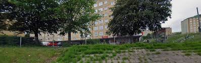 Spårvagnshållplatsen är ändhållplats för linje 3 och linjerna 1, 2, 7 och 8 passerar också här på sin väg från göteborgs centrum mot frölunda torg och tynnered.busshållplatsen är ändpunkt för linje 64, 84, 95 och 758 samt passeras av linje 16, 58, blå express och. Pressbyran Marklandsgatan Marklandsgatan 3 Goteborg Hitta Se