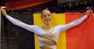 Nina derwael heeft zondag op de olympische spelen in tokio de gouden medaille behaald aan de brug met ongelijke leggers. Wereldkampioene Na Fenomenale Oefening Nina Derwael Schrijft Belgische Turngeschiedenis Met Goud Aan Brug Met Ongelijke Leggers Ik Zit Op Een Roze Wolk Meer Sport Hln Be