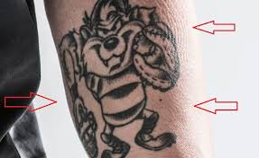 Taz tattoo devil tattoo cool tattoos for guys dope tattoos tatoos tasmanian devil cartoon deviantart tattoo tattoo quotes for women arm tattoos are available in unlimited designs. Yasmani Grandals 9 Tattoos Ihre Bedeutung Promi Tattoos