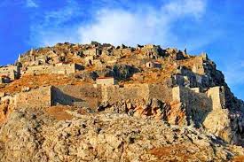 Ο περισσότερος πληθυσμός της καλύμνου κατοικεί στην περιοχή της πόθιας. Kastro Xwras Kalymnoy Ellhnika Kastra