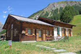 Affitto annualmente, rinnovabile, appartamento in villa sito ai colli di san fermo in comune di grone 1100 di altitudine ideale per vacanza montagna (non è possibile portare la residenza). Affitto Chalet Per Le Vacanze A Livigno Chalet Deshana