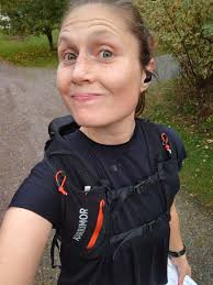 90-tals musik i lurarna på vägen hem från jobbet. Blev ett antal dans-moves  längs vägen 🫣🤩🏃🤘