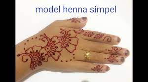 Selain digunakan untuk menghias tangan, kaki, henna juga bisa dimanfaatkan untuk semir rambut, kutek dan mewarnai kain. Henna Simpel Untuk Anak Anak Mudah Di Buat Henna Adiba Youtube