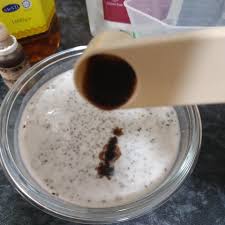Biasanya, chia seed dikonsumsi dengan cara dicampur dengan makanan atau minuman lain, seperti sup, salad, bubur oat, jus, smoothies, ataupun yoghurt. Elak Makanan Tak Berkhasiat Puding Chia Seed Kudapan Sihat Untuk Diet Nak Kurus Wajib Cuba Keluarga