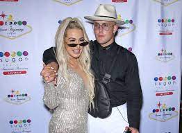 He also started a rumor that noah cyrus is trying to hook up with tana. Youtuber Jake Paul Und Tana Mongeau Feierten Hochzeit Starzip