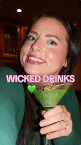 had to stop by @Bonefish Grill to get into the WICKED mood 🎶🧹💚  #wickedmovie #wickedopeningnight #glinda #bonefishgrill #wickedthemovie  #wickedthemusical