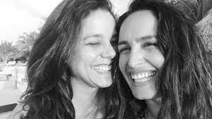 The daughter of francisco urrejola and francisca arroyo, she has three sisters, alejandra, francisca and isidora. Fernanda Urrejola Contraera Matrimonio Con Su Novia Francisca Alegria Y Revela Que Quieren Ser Mamas Tv Y Espectaculo Biobiochile