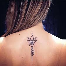 Le tatouage fleur de lotus femme est synonyme de beauté et de force au féminin. Quelle Est La Signification Du Tatouage Unalome Idees De Dessins Avec Photos