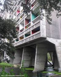 Reze La Maison Radieuse Cite Radieuse Ou La Maison Familiale Architecte Le Corbusier Construction De 1953 A 1955 Deu Le Corbusier Maison Maison Plastique