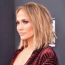 Man braucht nicht viel zeit um kurze haare zu stylen und man muss nicht viel zeit vor dem spiegel verbringen was auch nicht alle frauen ab 50 gerne machen wollen. 1001 Ideen Fur Frisuren Fur Frauen Ab 50 Mit Rundem Gesicht