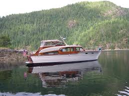 42ft 1955 Chris Craft Commodore $124,900 Seattle, Washington In 1955 Chris  Craft manufactured only forty four boats of this Commodore class 42 model.  The offered vessel is number # 10 which was