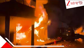 Fire in Shopping Mall: বহুতল শপিং মলে ভয়ংকর আগুন! দাউ দাউ করে জ্বলছে পর পর দোকান, ঝলসে মৃত্যু…