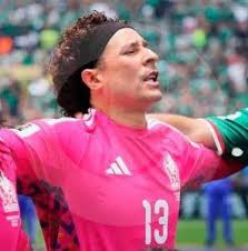 Guillermo Ochoa, arquero de México, confirma que tras el Mundial le dirá adiós al fútbol