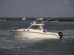 This boat is located in everett, washington and is in great condition. Pin By Brett Gonce On Boats Boston Whaler Cabin Cruiser Whalers