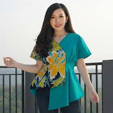 Pola seperti ini memberikan kesan lebih ramping dan leher. 30 Model Baju Batik Wanita Terbaru Modern Formal