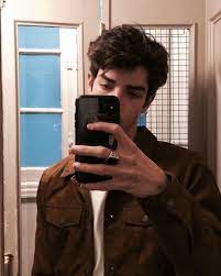 Manu rios (born 17 december 1996) is a spanish actor. Manurios Mirror Selfie Brown Manu Mirror Selfie Selfie