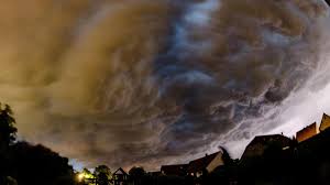 Unwetter24.net bietet aktuelle wetterwarnungen und gefahrenhinweise bei markanten wetterlagen wie gewitter, sturm, regen, schnee, glatteis in deutschland. Nrw Kampfte Mit Sturm Ela Und Jahrhundertregen Welt